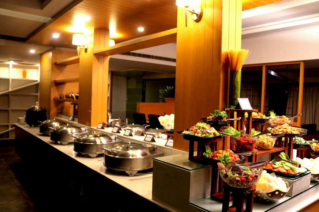 Comfort Inn Lucknow Restoran fotoğraf